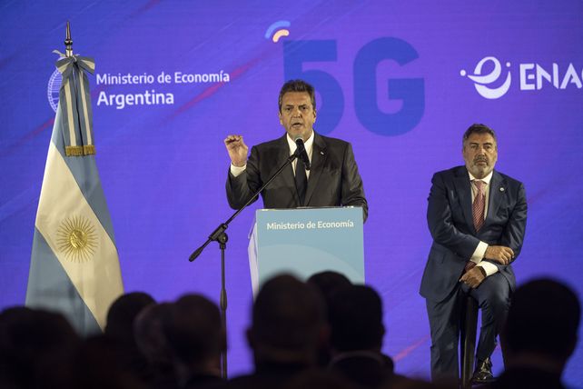 Tecnología. Massa anunció el resultado de la licitación en el CCK.
