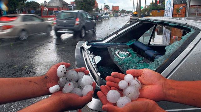 Tremendo granizo en el sur de Córdoba: vecinos subieron fotos de las piedras Tremendo granizo en el sur de Córdoba: vecinos subieron fotos de las piedras