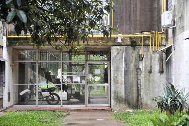 Barrio Rucci. Daniel Contreras irrumpió en la casa de un familiar para protegerse de la persecución policial. Allí murió. (Virginia Benedetto / La Capital)