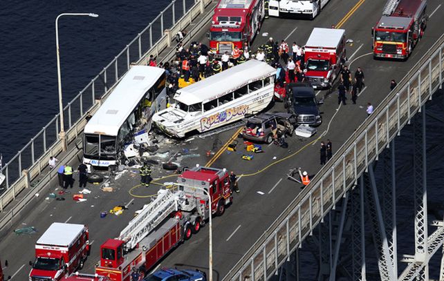 Chocaron en Seattle un vehículo anfibio con turistas y un ómnibus: cuatro muertos