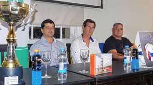 Leandro Birollo, presidente de Cosmos FC, junto a Axel Menor, director de deportes de la Municipalidad de Santa Fe.