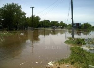 Creciente del Paraná: La Vuelta del Paraguayo quedó aislada y el río está cerca del nivel de alerta