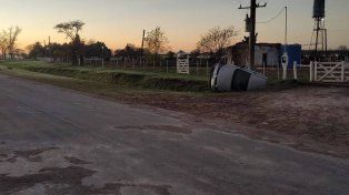 Viale: volcó un auto en la Ruta 18 y su conductora fue hospitalizada