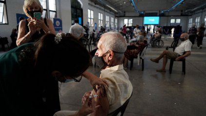 En la ex Rural siguen vacunando a los adultos mayores.&nbsp;