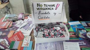 Penes de madera en el aula: ni chiste ni rareza
