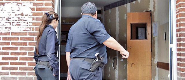 El segundo grupo entró a la guardia y atacó a sus rivales.