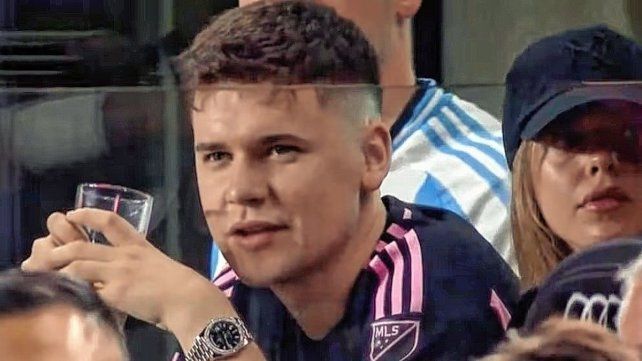 Bizarrap capturado a cara descubierta en el estadio donde jugaba Lionel Messi