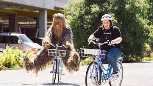 Mark  Zuckerberg invitó a Mamá Chewbacca a Facebook y le dio la sorpresa de su vida