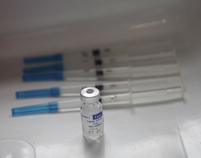 La vacuna rusa Sputnik V se está colocando a adultos mayores de 75 años. Una de las esperanzas de controlar al virus del Covid-19.