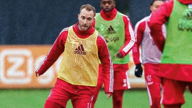 El danés Christian Eriksen regresó a los entrenamientos con la filial del Ajax