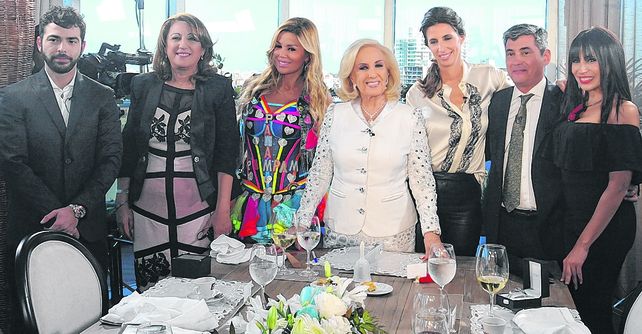 Domingo en Rosario. Mirtha junto a sus invitados Nazareno Casero