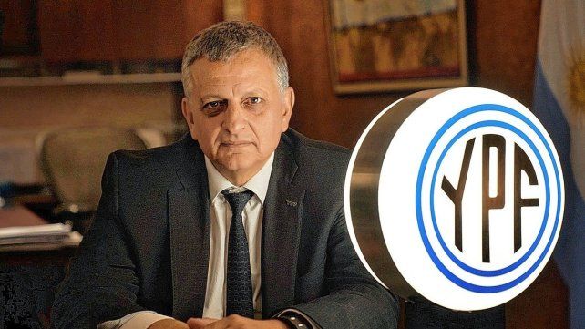 El presidente de YPF aseguró que no va a haber cimbronazos en el precio de los combustibles.