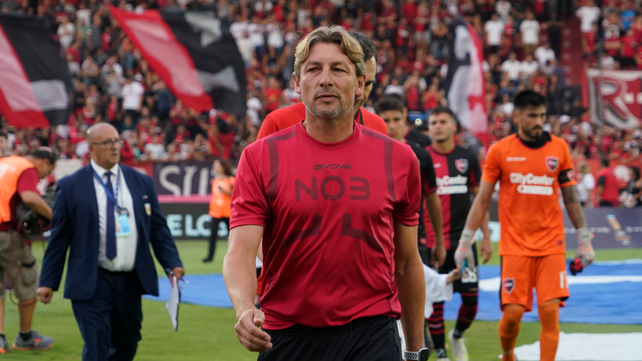 Gabriel Heinze debe lograr que Newells levante para el debut copero tras la caída ante Estudiantes por la liga.