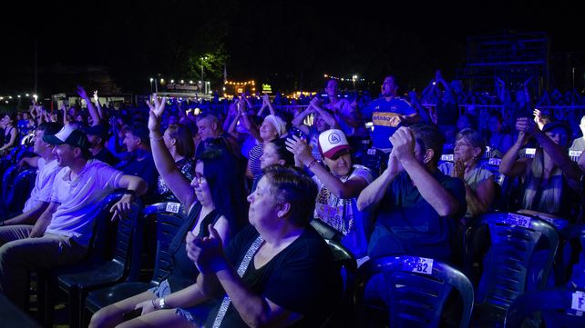 Fiesta de la Playa: Damas Gratis hizo bailar a todos en Concepción del Ururguay
