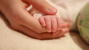 Ocultó su embarazo y luego dijo que había encontrado a una beba abandonada