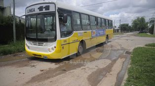 Ocho barrios padecen el mal servicio de la Línea 11