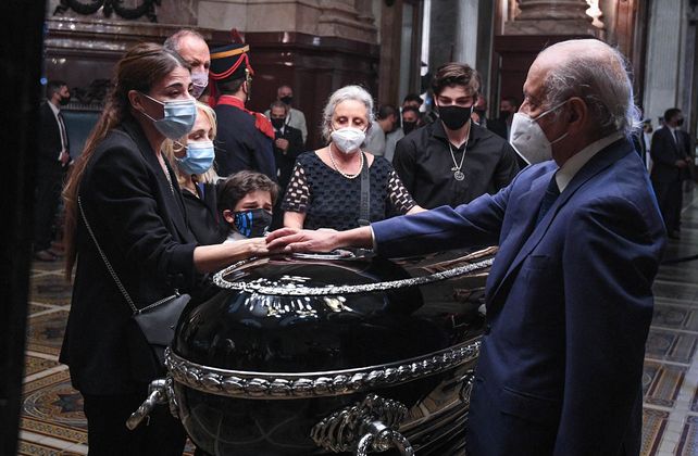 La intimidad del velatorio de Carlos Menem en imágenes