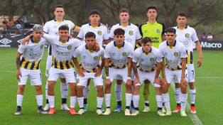 Los once de Central que arrancaron. Segovia es el primero de la derecha de los de abajo.
