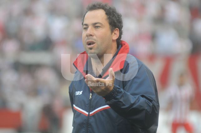 Pumpido se estrenó ante su gente con un buen triunfo que le permite tomar confianza.