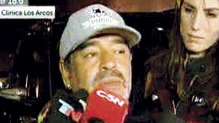 Diego: Les pido a todos los argentinos que recen por mi viejo, que pende de un hilo