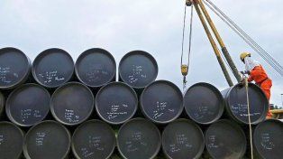 El precio del petróleo cae por debajo de los US$100 el barril de crudo, tras e anuncio de tregua y la posibilidad de que se reabra el estrecho de Ormuz&nbsp;