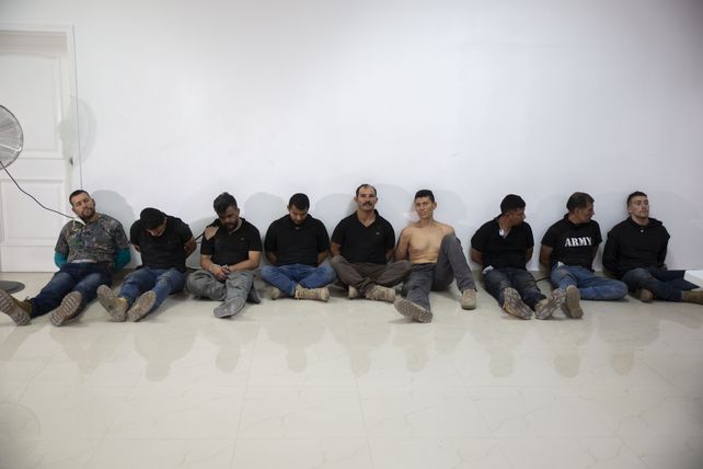 Los supuestos mercenarios colombianos exhibidos en Haití como responsables del asesinato del presidente Jovenel Moise.