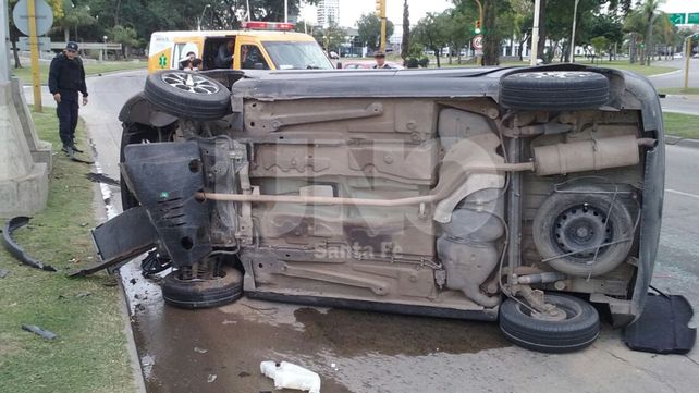 Espectacular vuelco sobre avenida Alem