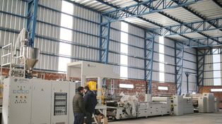 En Los Polígonos I, una industria local apuesta al reciclado