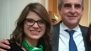 Delfina Rossi junto a su padre, el ministro Agustín Rossi.&nbsp;