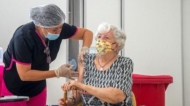 Covid-19: comenzaron a vacunar a mayores de 70 años