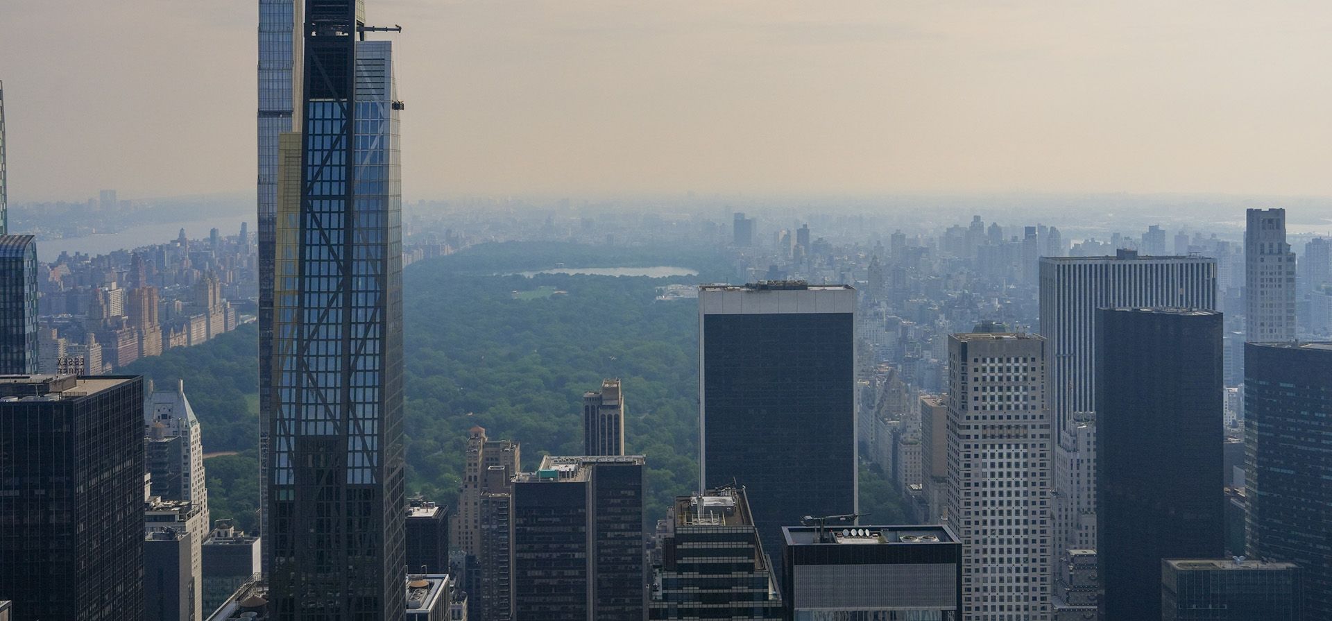 Vista del horizonte de Manhattan durante una alerta sanitaria por la calidad del aire debido al humo de los incendios forestales, en Nueva York, el viernes 17 de julio de 2026. (Foto AP/Ryan Murphy) Vista del horizonte de Manhattan durante una alerta sanitaria por la calidad del aire debido al humo de los incendios forestales, en Nueva York, el viernes 17 de julio de 2026. (Foto AP/Ryan Murphy)