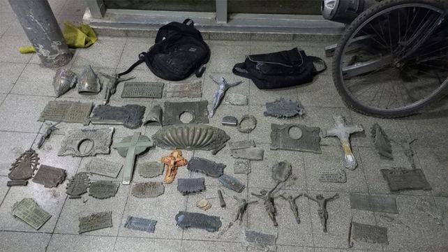 Dos hombres que se desplazaban en bicicleta fueron detenidos en inmediaciones de Matiezno y Saavedra con gran cantidad de piezas de cobre.