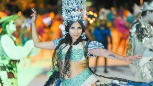 Calle Maciá recibe las noches del carnaval de Paraná