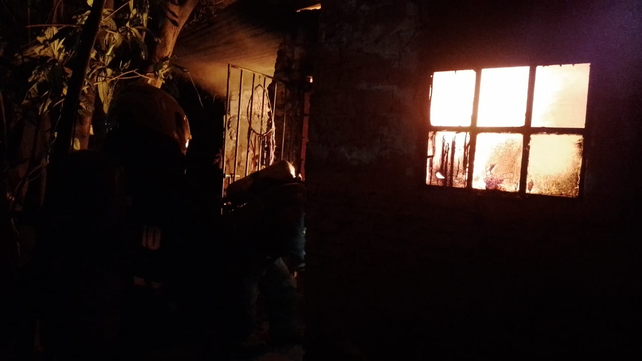 Dos dotaciones de bomberos Voluntarios y Zapadores actuaron en barrio Nuevo Alberdi. No hubo heridos