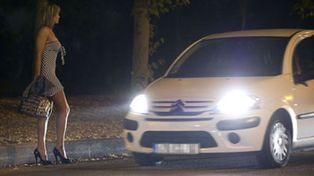 Aprueban en Francia una ley que castiga al cliente de prostitución