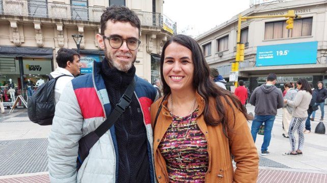Manuel y Mercedes atentos a las actividades de la Eduner