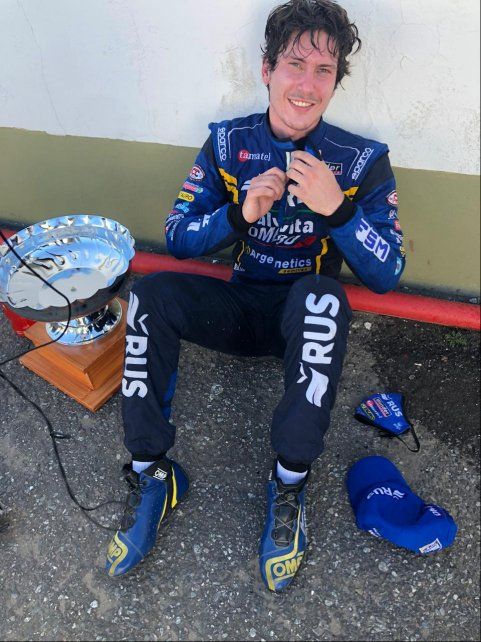 El gesto de cansancio y felicidad de Pedrito, tras la primera conquista en la telonera del TC.