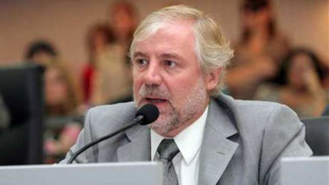 Está procesadon por corrupción (enriquecimiento ilícito y negociaciones incompatibles) y amenazas.