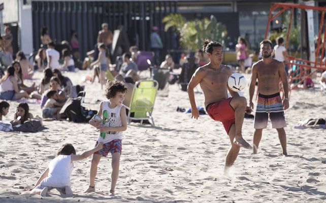 Los jóvenes coparon la franja costera para celebrar el cambio de estación. La Florida, uno de los lugares elegidos para disfrutar del Día de la Primavera.