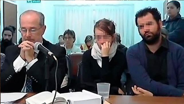 Se les murió el bebé en su casa y los acusan de homicidio