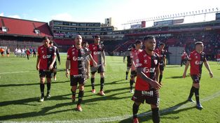 Colón recibió un duro golpe de Patronato en su debut en la Superliga