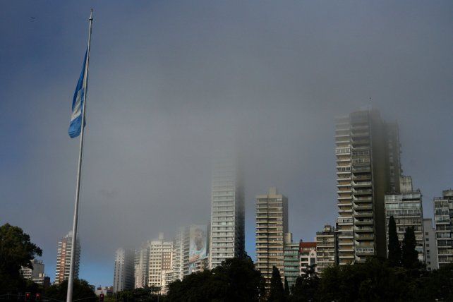 El tiempo en Rosario: miércoles con niebla pero con la mínima en aumento