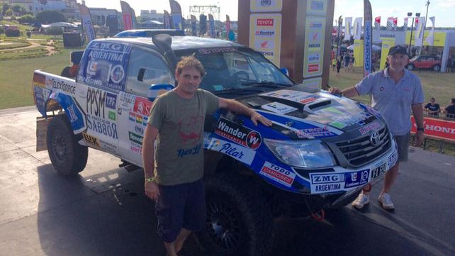 Di Palma (copiloto) y Naivirt tuvieron que despedirse del Dakar por problemas en su unidad.