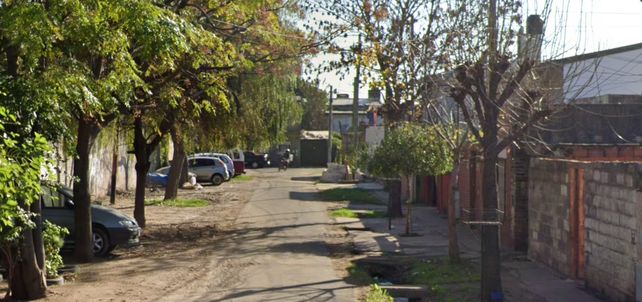 Barrio Triángulo: llegó caminando con una herida de bala, se desplomó y murió