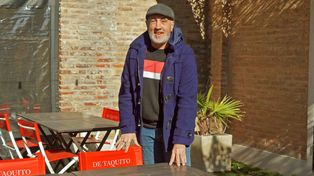 Relator de acá. Julián Bricco, nacido en zona sur de Rosario, es una de las voces más reconocidas en el fútbol argentino.&nbsp;