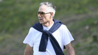 Ariel Holan observó el partido de la reserva de Central.