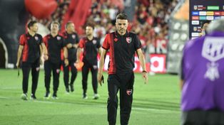 Newells. Mariano Soso, quien se quedó sin el Colo Ramírez y Panchito González, ahora espera por la llegada de un nueve.