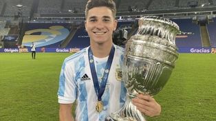 Julián Álvarez se sometió a chequeos médicos en Uruguay
