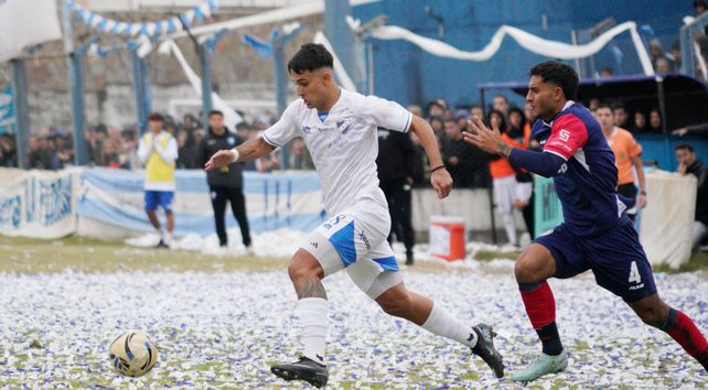Primera C. Theo Guiñazú se ganó un lugar en el once de Argentino. El mediocampista viene de anotar un gol olímpico ante Paraguayo.&nbsp;