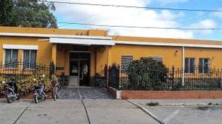 Un joven de 19 años oriundo de La Paz falleció en un hotel de Santa Elena el domingo por la noche. Fue identificado como Dylan Daian Ieno, domiciliado en barrio La Milagrosa Norte, según se informó desde la Departamental La Paz de Policía.&nbsp;
